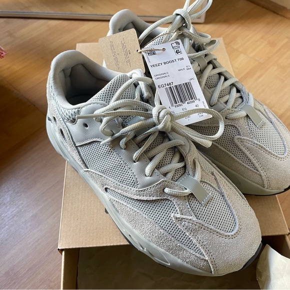Yeezy Boost 700 “salt” NWT - Picture 6 of 15